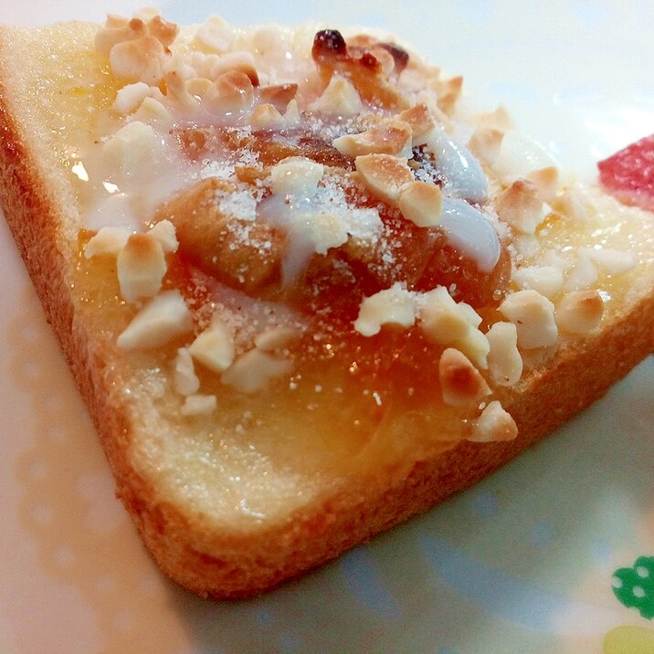 マーマレード・Ｄ無花果・ダイスアーモンドのトースト